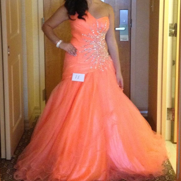 Mac Duggal Formal Dress - Picture 9 of 9